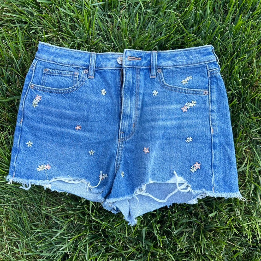 AE mom shorts floral embroidery